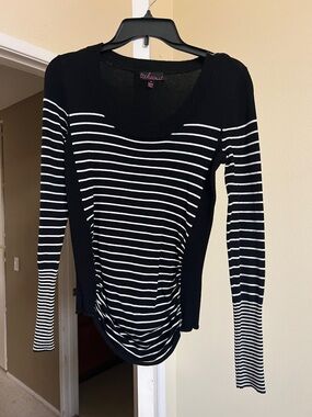 Takeout Black and White Striped Scoop Neck Long Sleeve Top